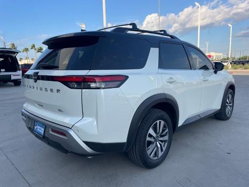 2023 Nissan Pathfinder SL