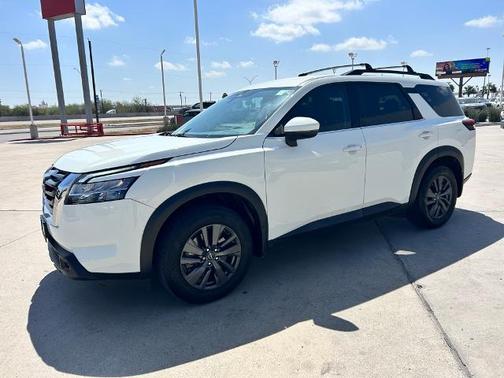 2022 Nissan Pathfinder SV