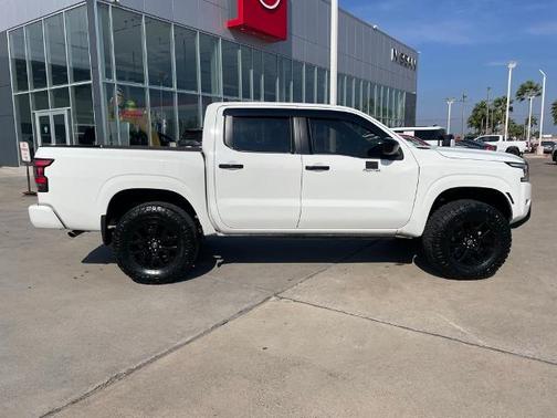 2023 Nissan Frontier SV