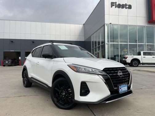 2023 Nissan Kicks SR