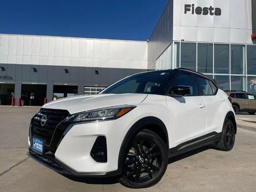 2023 Nissan Kicks SR
