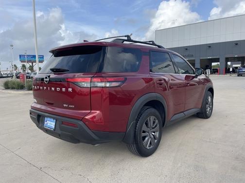 2024 Nissan Pathfinder SV