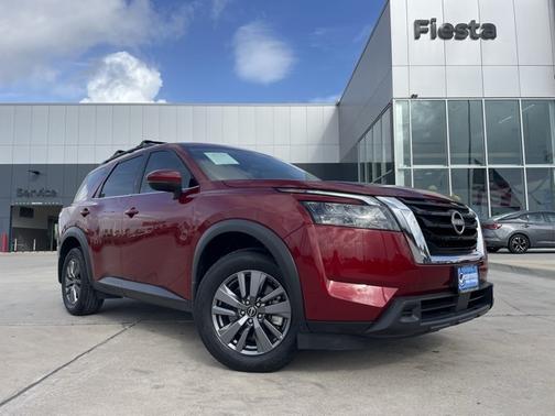 2024 Nissan Pathfinder SV