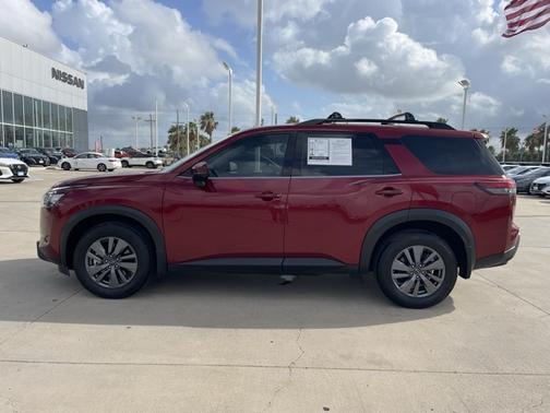 2024 Nissan Pathfinder SV