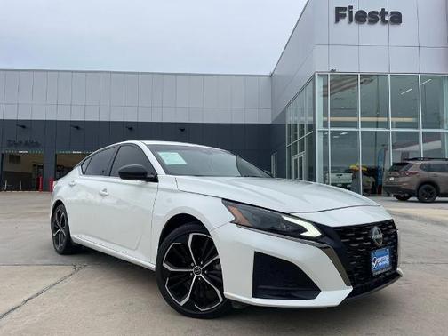 White 2024 Nissan Altima 2.5 SR