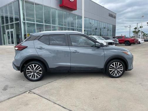 Boulder Gray Metallic 2024 Nissan Kicks SV
