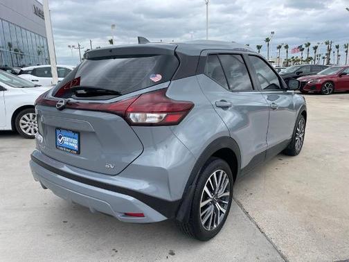 Boulder Gray Metallic 2024 Nissan Kicks SV