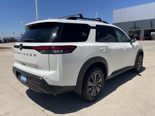 2023 Nissan Pathfinder SV
