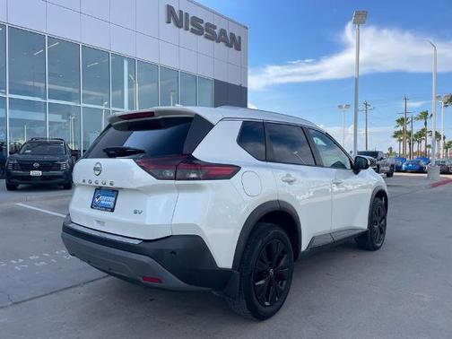 2022 Nissan Rogue SV