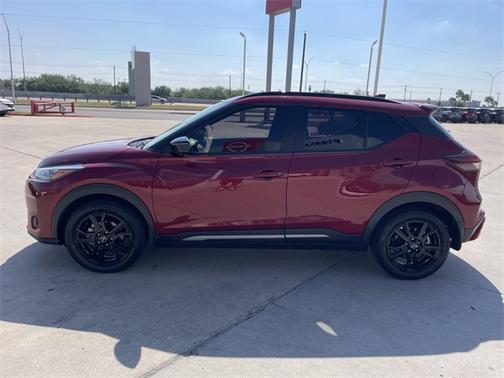 2023 Nissan Kicks SR