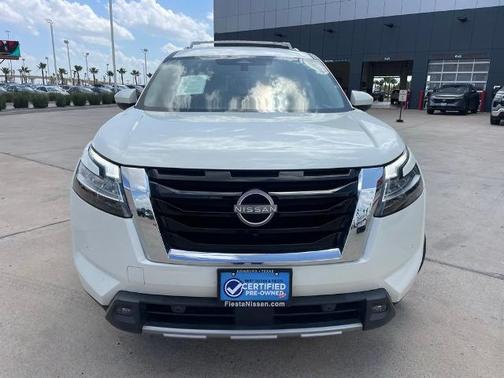 White 2023 Nissan Pathfinder SL