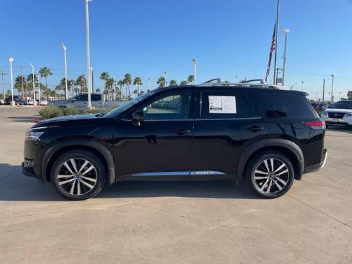 2023 Nissan Pathfinder Platinum