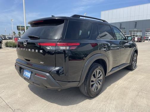2023 Nissan Pathfinder SV
