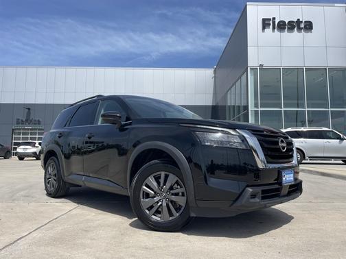2023 Nissan Pathfinder SV