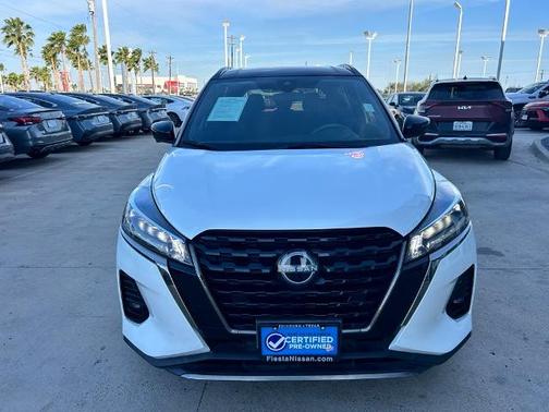 2022 Nissan Kicks SR