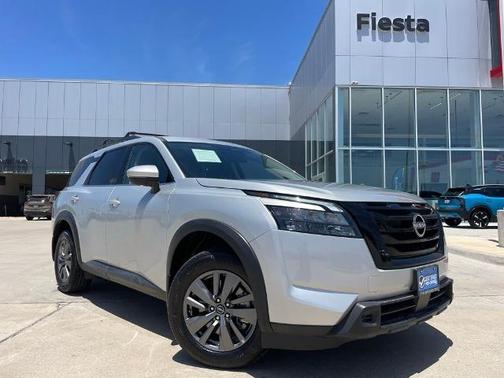 Brilliant Silver Metallic 2025 Nissan Pathfinder SV