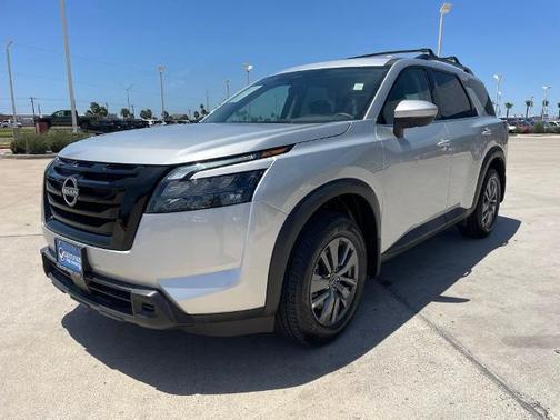 Brilliant Silver Metallic 2025 Nissan Pathfinder SV