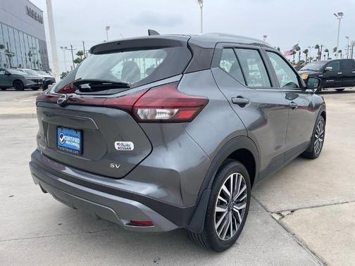 Gun Metallic 2024 Nissan Kicks SV