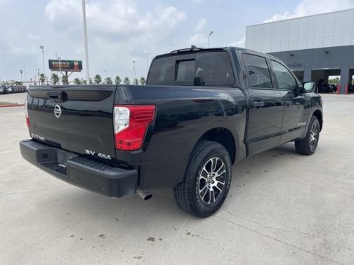 2022 Nissan Titan SV