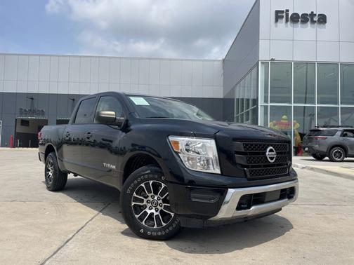 2022 Nissan Titan SV