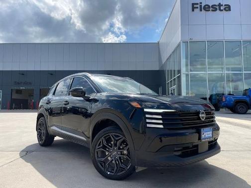 Super Black 2025 Nissan Kicks SR
