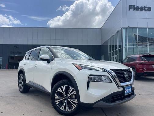 White 2022 Nissan Rogue SV