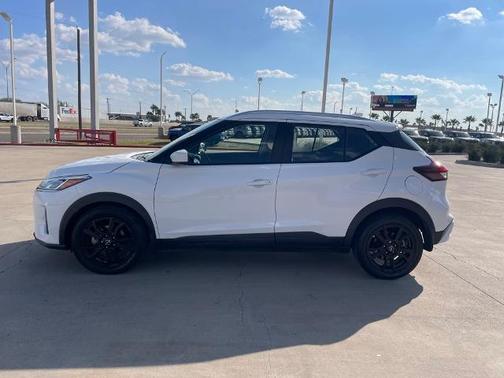 2022 Nissan Kicks SV