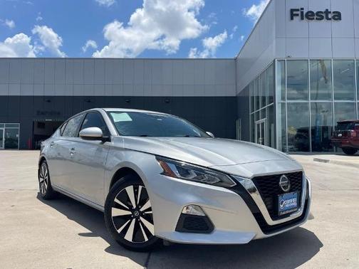 Brilliant Silver Metallic 2022 Nissan Altima 2.5 SV
