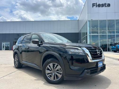 Black 2025 Nissan Pathfinder SV