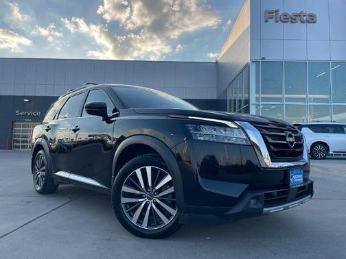 2022 Nissan Pathfinder Platinum