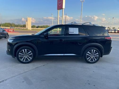 2022 Nissan Pathfinder Platinum