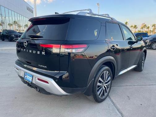 2022 Nissan Pathfinder Platinum