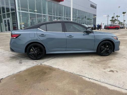 2t Gry Blk Roof 2024 Nissan Sentra SR
