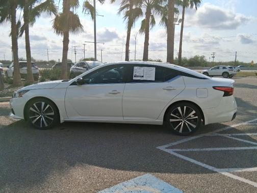 White 2022 Nissan Altima 2.0 SR