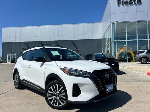 2023 Nissan Kicks SR