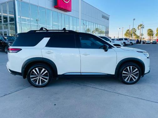 2022 Nissan Pathfinder Platinum