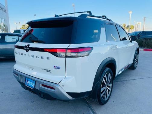 2022 Nissan Pathfinder Platinum