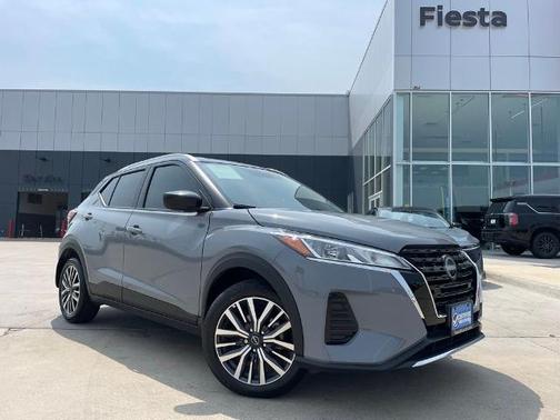 Boulder Gray Metallic 2024 Nissan Kicks SV