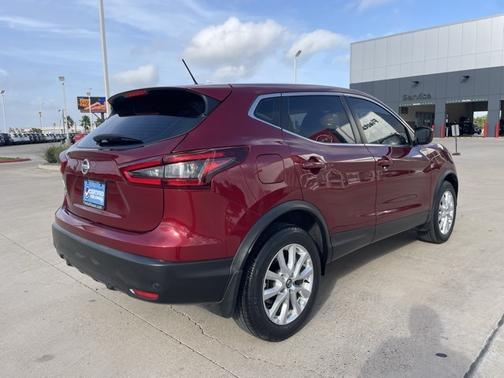 2022 Nissan Rogue Sport S