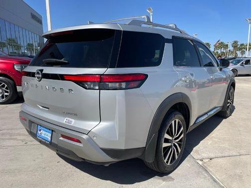 2023 Nissan Pathfinder Platinum