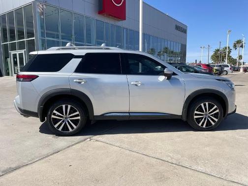 2023 Nissan Pathfinder Platinum