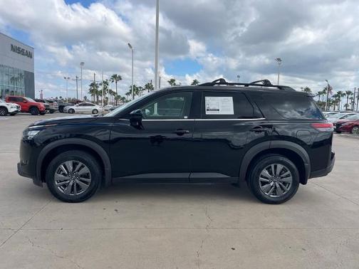 2024 Nissan Pathfinder SV
