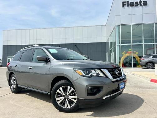 2020 Nissan Pathfinder SV