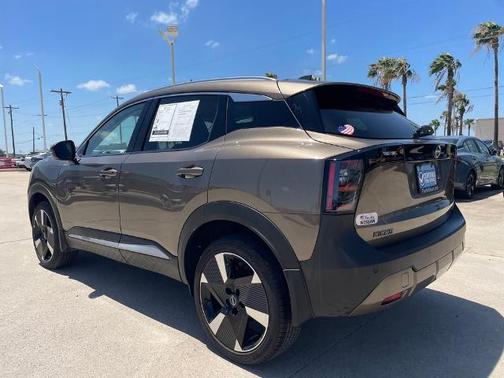 Canyon Bronze M 2025 Nissan Kicks SR