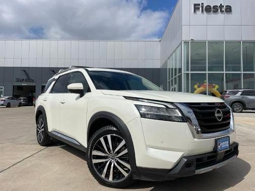2023 Nissan Pathfinder Platinum