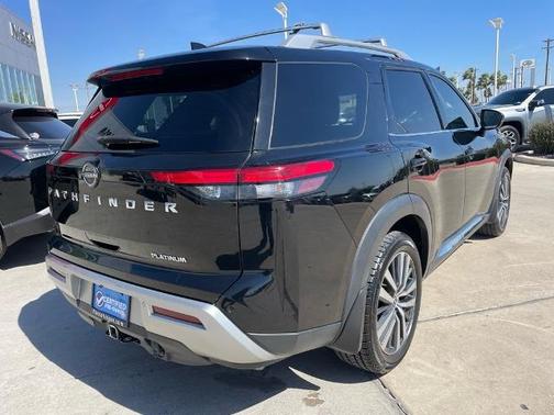 2022 Nissan Pathfinder Platinum