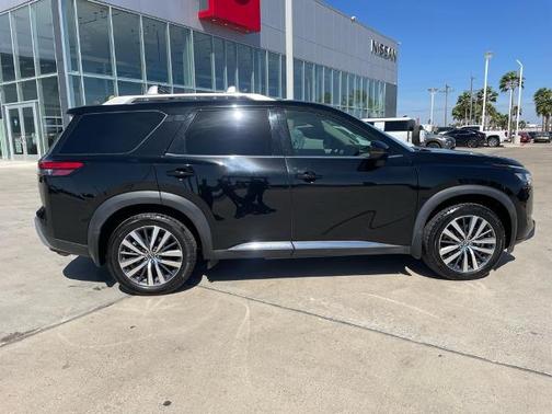 2022 Nissan Pathfinder Platinum