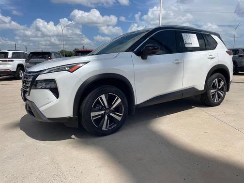 White / Black 2025 Nissan Rogue SL