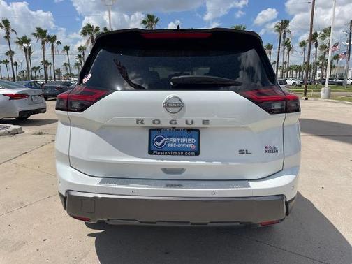 White / Black 2025 Nissan Rogue SL