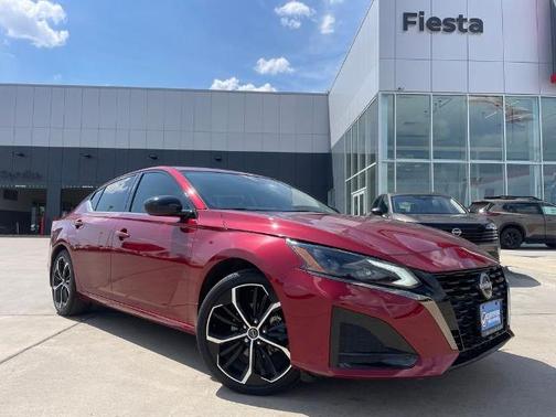 Scarlet Ember 2024 Nissan Altima 2.5 SR